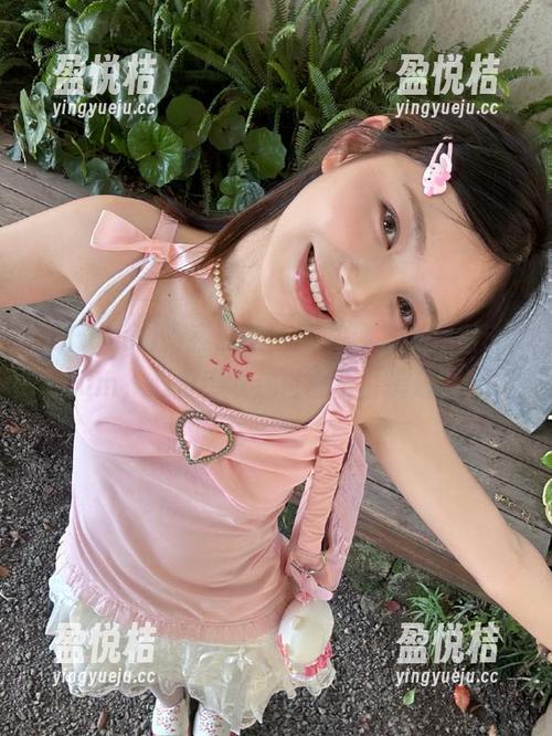 深夜时分，窝在沙发上观看51.com，心里感叹这世界真“有趣”。