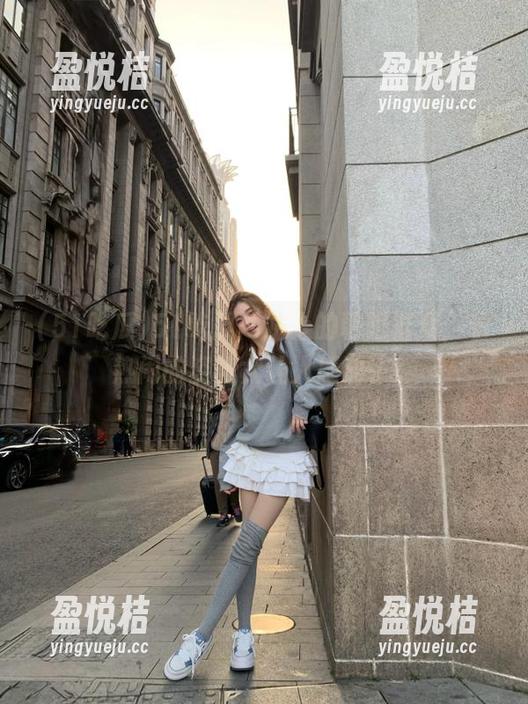 51吃瓜网站上的朝阳群众，看热闹的姿势太让人感动了。