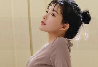 突然想到了，51朝阳群众苹果版是不是在玩“吃瓜+最新剧情”？