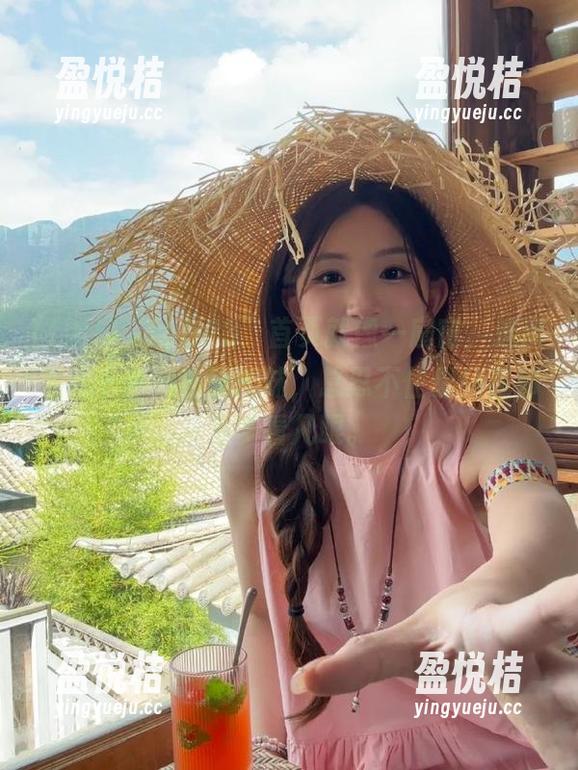 “fuli23”首页就像一扇窗，透出五光十色的食髓知味，总忍不住想站在那里多看几眼。