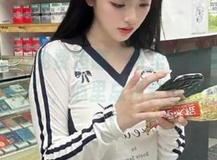 免费追随“万里长征黑料正能量heiliao”，心里总是默默翻白眼的我