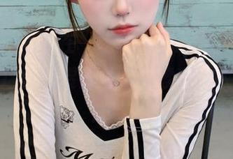 每次在“吃瓜网”APP里观看，都会被这些热搜弄得眼花缭乱，太疯狂了有吗？