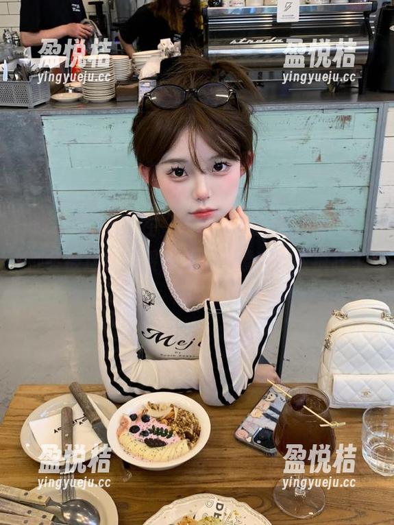 每次在“吃瓜网”APP里观看，都会被这些热搜弄得眼花缭乱，太疯狂了有吗？