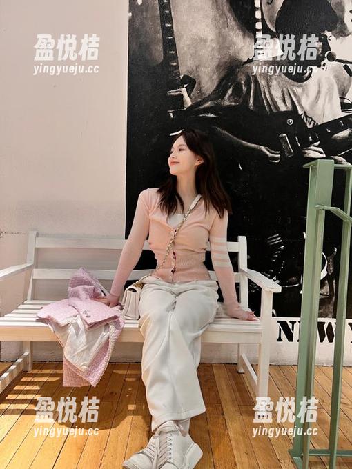 2025的风口浪尖，黑料不打烊tttzzz官网你已捡到钥匙！