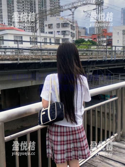 最新黑料吃瓜网免费入口，傻瓜才不来看呢！