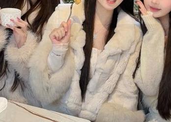 《黑料正能量hl》，藏宝阁般的存在，收藏这段光辉米娅成长史，哈哈！