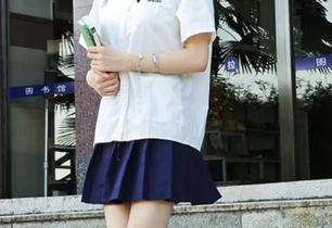 被“黑料社吧”的地址吸引，我快要成演艺圈小黑人了