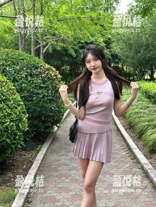 别问我为什么盯着屏幕，黑料网最新的剧情谁能抗拒得了观看？