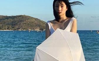 每天都在“黑料网址”上刷新资源，心里美滋滋的